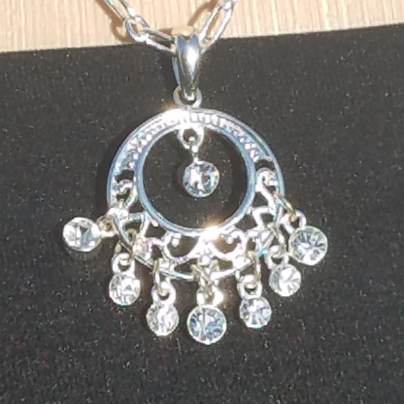 Beautiful Rhinestone Necklace - Picture 2 of 3